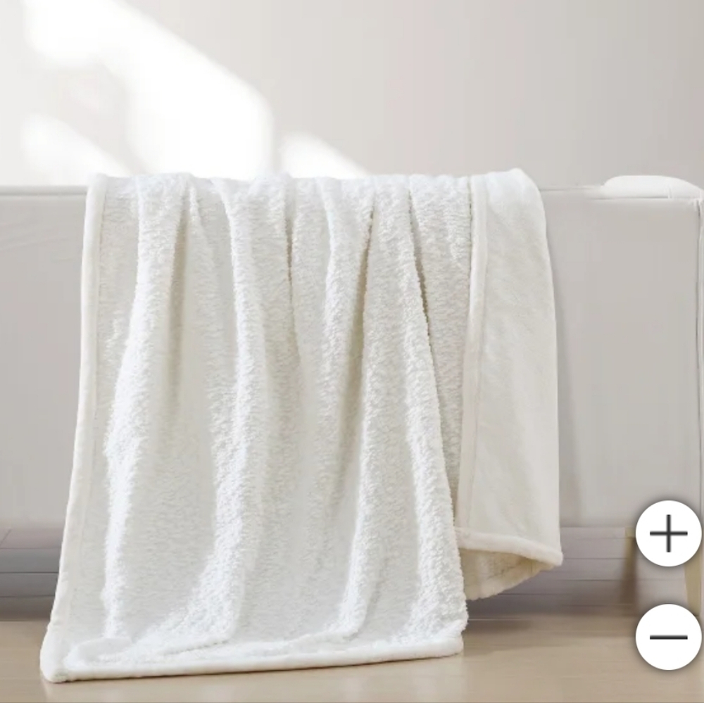 (Ew)Jennifer Adams luxe Boucle Throw